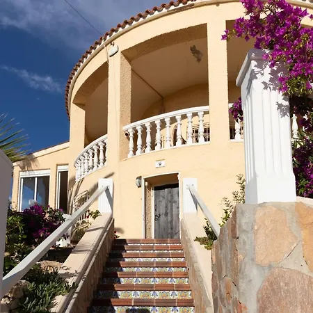 Oliva Villa *