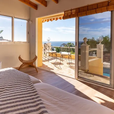 Oliva Villa *