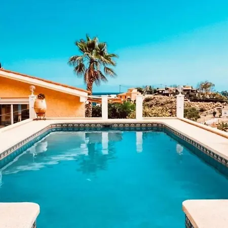 Oliva Villa *